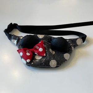 Disney Parks by Loungefly Minnie Mouse Fannie pack